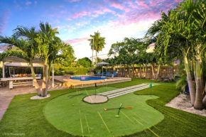 Coastal Paradise 7 min to Beach with Game Room Mini Golf and Heated Pool